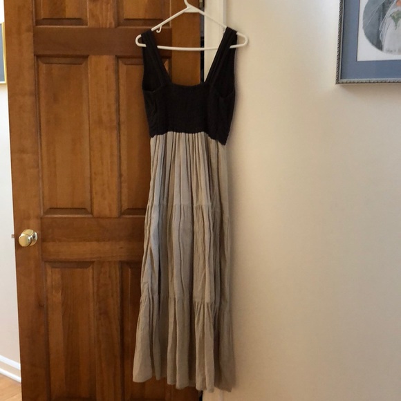 Stunning halter-top maxi dress with underlining - Picture 2 of 7